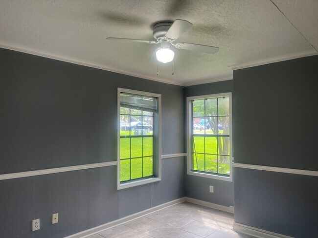 Building Photo - 315 Lakepointe Dr