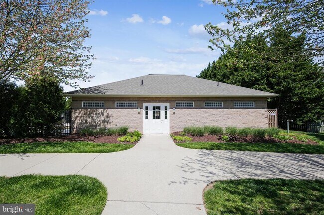 Building Photo - 152 Fieldstone Ct