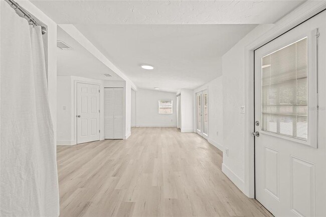 Building Photo - 2856 W Rainbow Cir