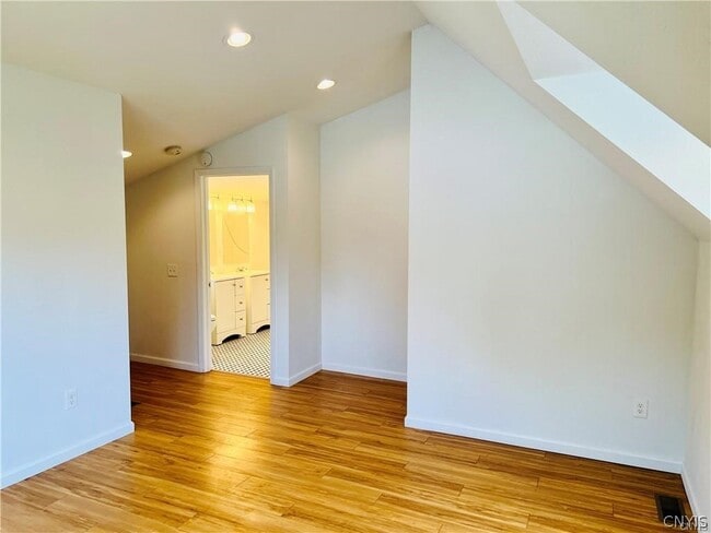 Building Photo - 202 Elm St