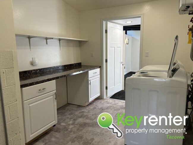 Building Photo - Beautiful 4-Bedroom Rambler in a Desirable...