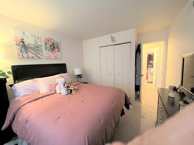 Building Photo - 1000 Linden Ave