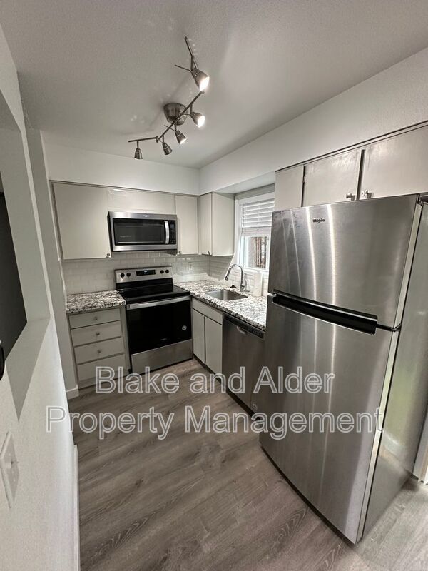 Building Photo - 834 SE 42nd Ave