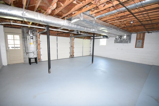Building Photo - 3049 Westchester Dr