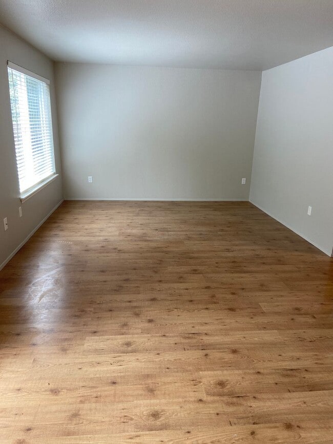 Building Photo - Brand New Remodeled 3 Bedroom 2.5 Bath  2 Car Garage