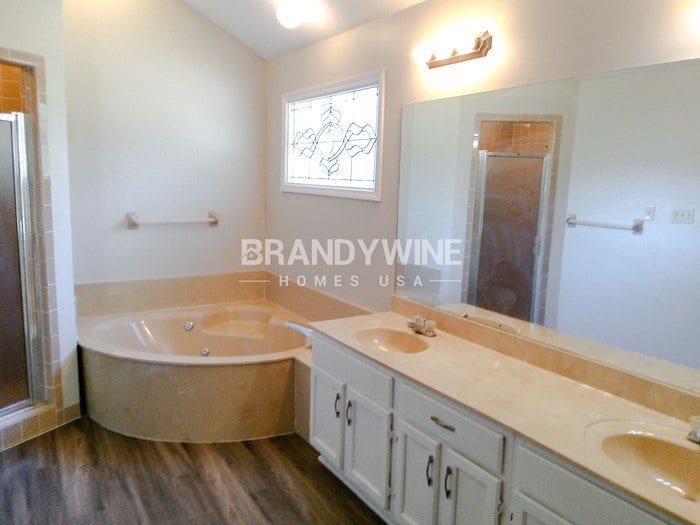 Building Photo - 4454 Mayo Ave