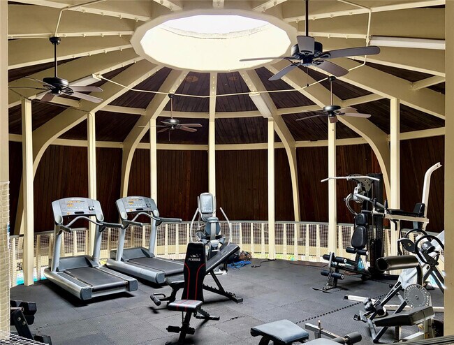 Building Photo - 5300 NE 24th Terrace