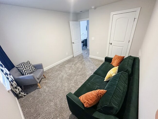 Building Photo - Spacious 4 Bedroom Home with Main-Level Primary and 2-Car Garage