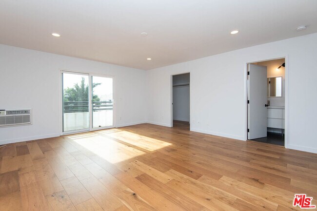 Building Photo - 3933 Marathon St