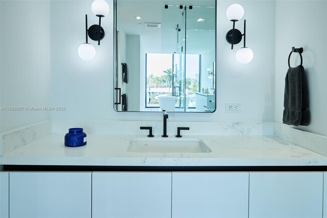 Building Photo - 160 Isle of Venice Dr