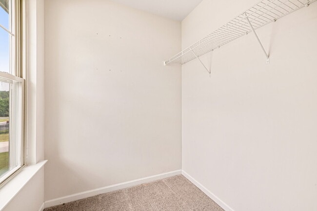 Building Photo - MOVE IN SPECIAL $600 off First Month!!!! Spacious 4-Bedroom Gem with 2.5 Baths –2216 Sussex Road ...