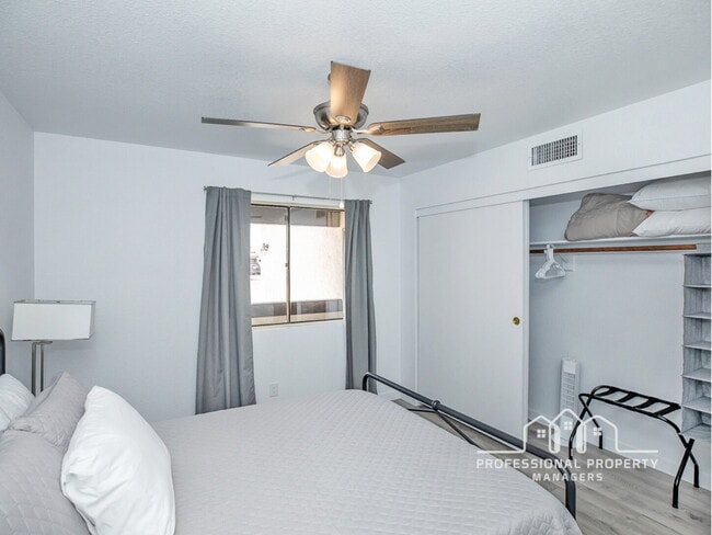 Building Photo - 3-bedroom, 2-bathroom home in Yuma Corona
