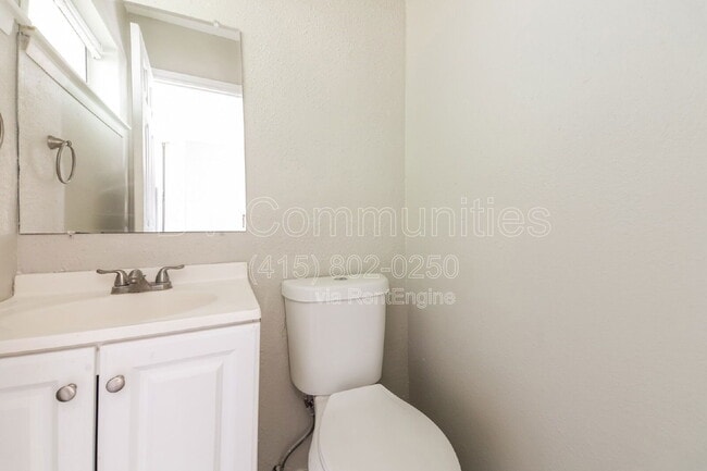 Building Photo - 4850 Bedford Dr