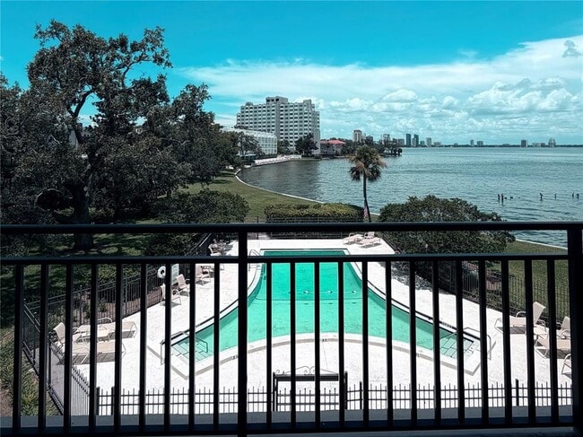 Building Photo - 5020 Bayshore Blvd