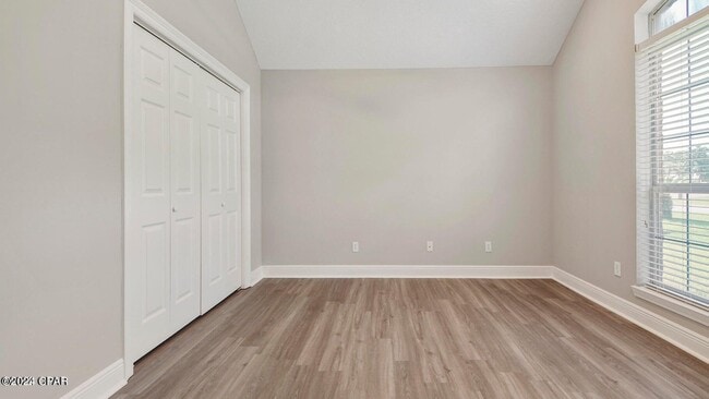 Building Photo - 104 Colony Harbour Rd