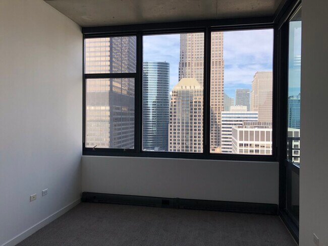 Building Photo - 235 W Van Buren St