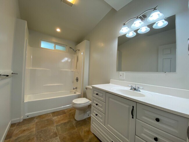 Building Photo - 863 Union St