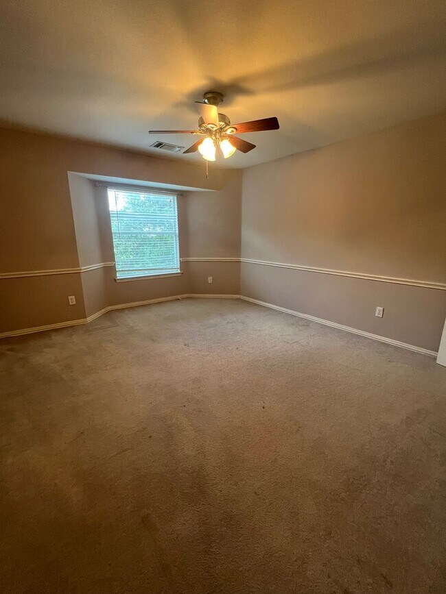 Building Photo - Custom Goodman home in Crimson Ridge w Pool!