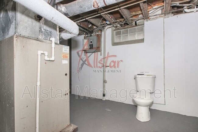 Building Photo - 3801 Woodridge Rd