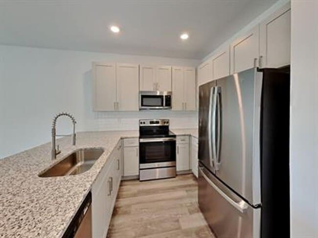 Building Photo - 3106 SE Santa Barbara Pl