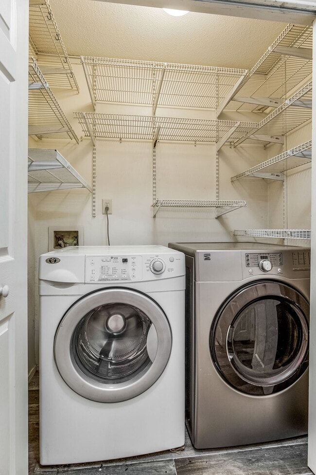 Building Photo - 2241 Prytania Cir