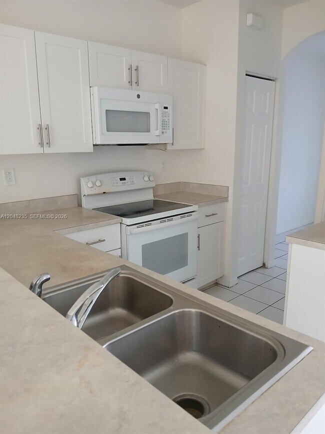 Building Photo - 6041 SW 19th Pl