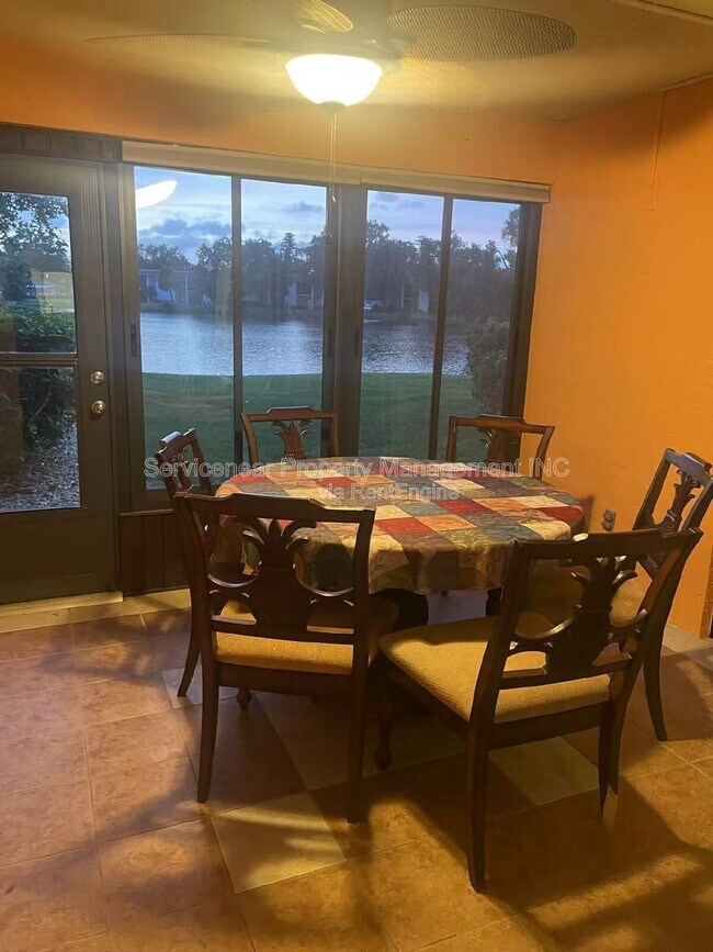 Building Photo - 217 Woodlake Wynde