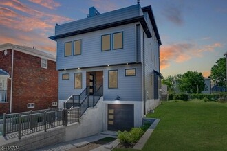 Building Photo - 66 Church St