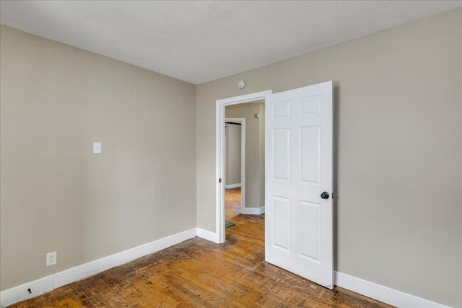 Building Photo - Section 8 Welcome !  Spacious 3 Br / 1 BA Home For Rent in Ferguson