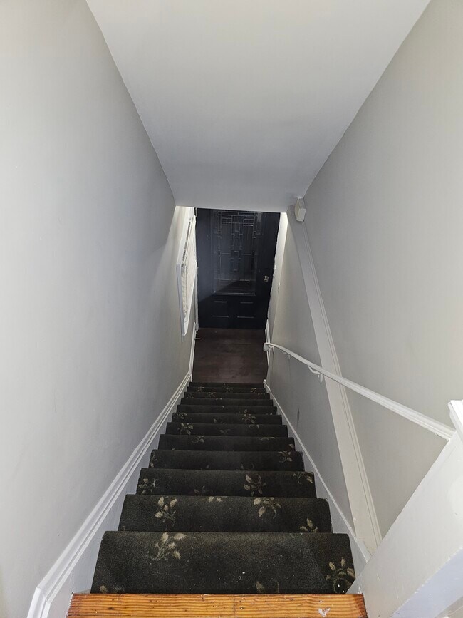 Building Photo - 28 Hartwell Pl