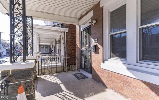 Building Photo - 220 S 53rd St