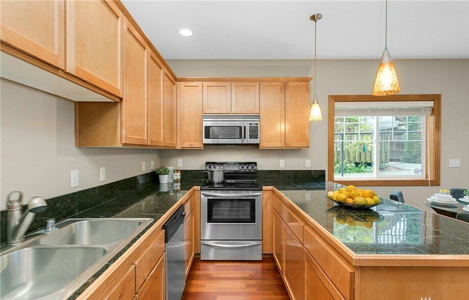 Building Photo - 4816 40th Ave SW #B