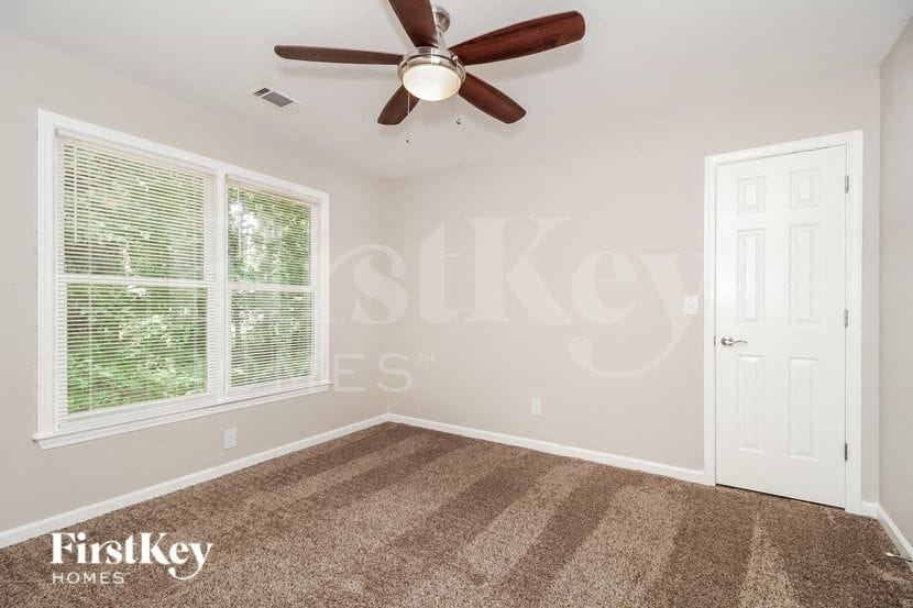 Building Photo - 1985 Castle Royale Dr