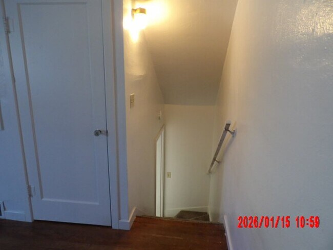 Building Photo - 2-bedroom Duplex with Brand New Mini Split!