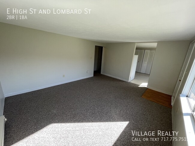 Building Photo - Huge 2-Bed apartment with washer/dryer hoo...