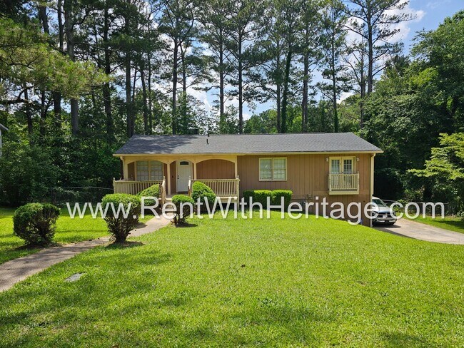 Building Photo - GREAT HOME / 3 BEDROOMS AND BONUS ROOM / GREAT LOCATION /  PRIVATE FENCED YARD