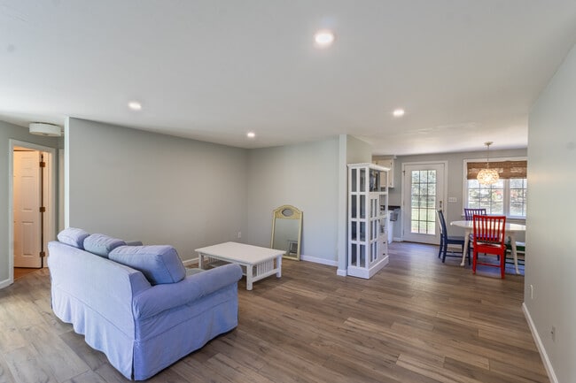 Building Photo - 613 MA-6A