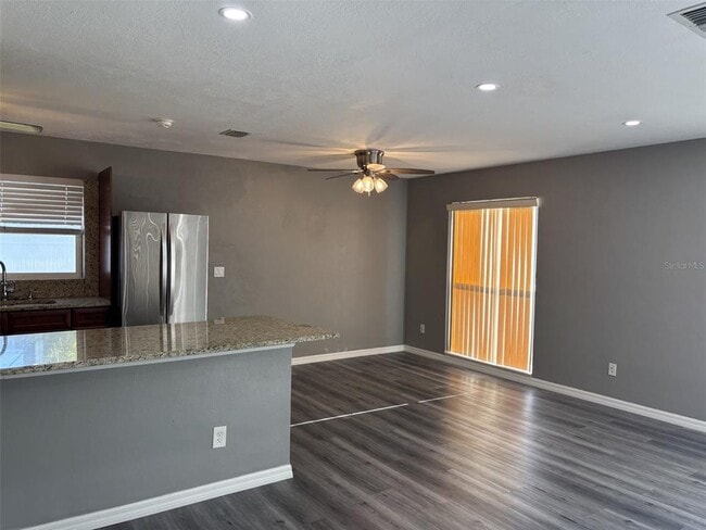 Building Photo - 4940 Shell Stream Blvd