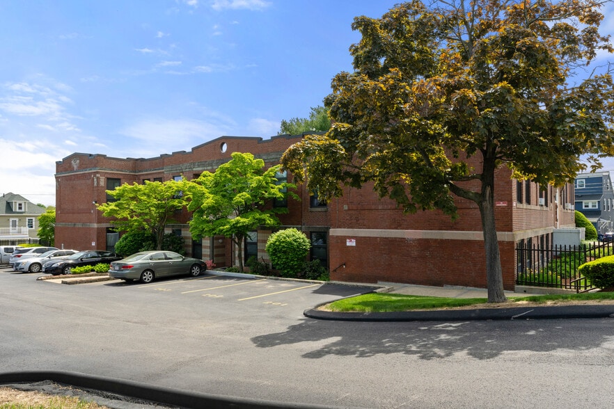 Building Photo - 80 Beaumont St