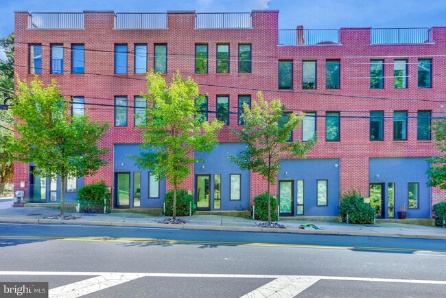 Building Photo - 261 Leverington Ave