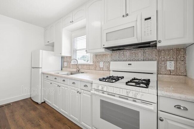 Building Photo - 758 Loveland Ave