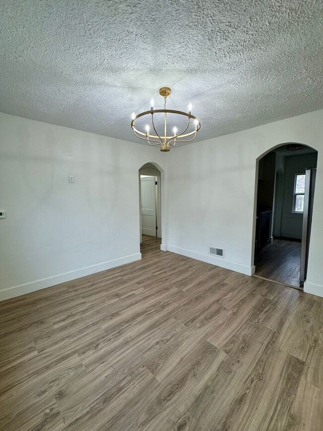 Building Photo - Updated 2 bedroom Niles Home