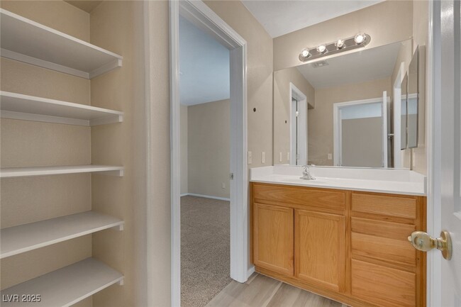 Building Photo - 9835 W Spinnaker Creek Ave
