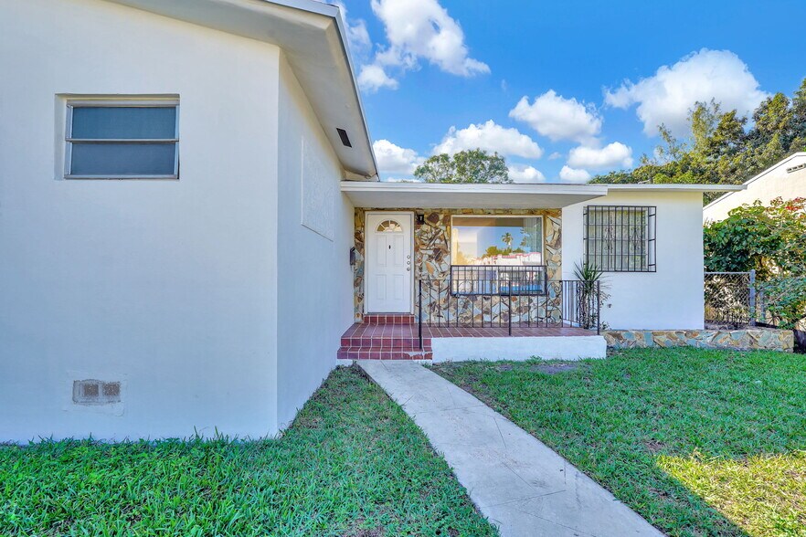 Building Photo - 135 NW 48th Ct