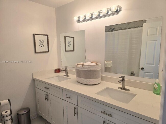 Building Photo - 1604 SW 7th St