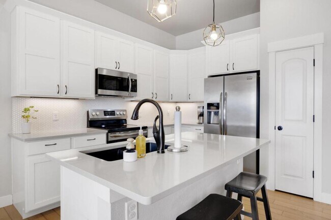 Building Photo - 2411 Trio Falls Dr