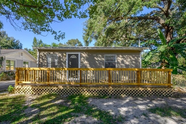 Primary Photo - 413 W Hanna Ave