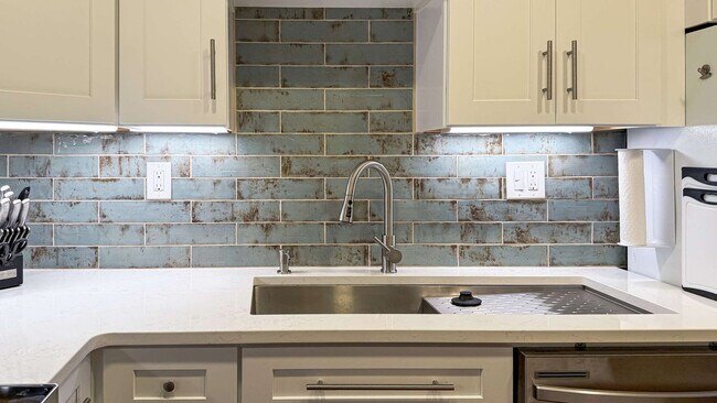 Building Photo - 3080 W Sequim Bay Rd