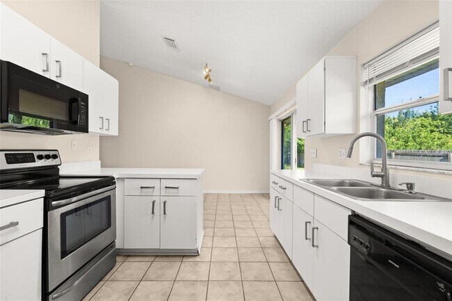 Building Photo - 3141 Enclave Ct