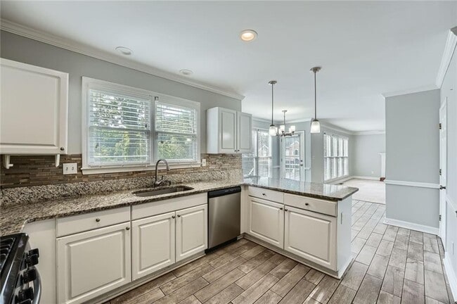 Building Photo - 2478 Saluda Dr NW
